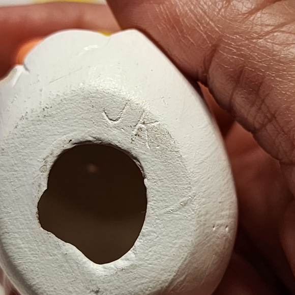 Salt and pepper baby chicks in an eggshell vintage project pieces - Picture 5 of 9